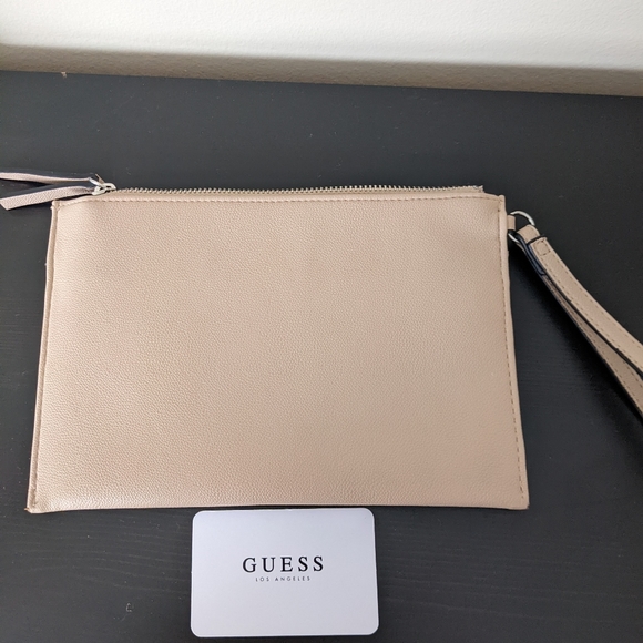 Guess wristlet - Picture 4 of 4